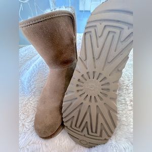 Woman’s size 9 UGG boots